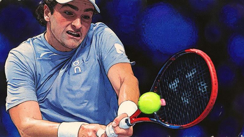 João Fonseca devolve de backhand na partida contra o russo Karen Khachanov na segunda rodada de Paris (Foto: JULIEN DE ROSA / AFP)