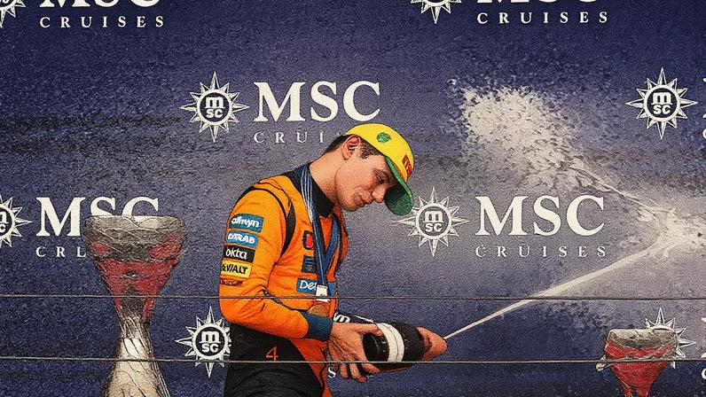 Britânico Lando Norris comemora a vitória no GP Brasil, em Interlagos (Foto: Miguel Schincariol / AFP)