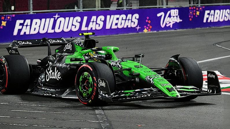 Gabriel Bortoleto no treino livre 1 do GP de Las Vegas de F1 (Foto: Frederic J. Brown / AFP)