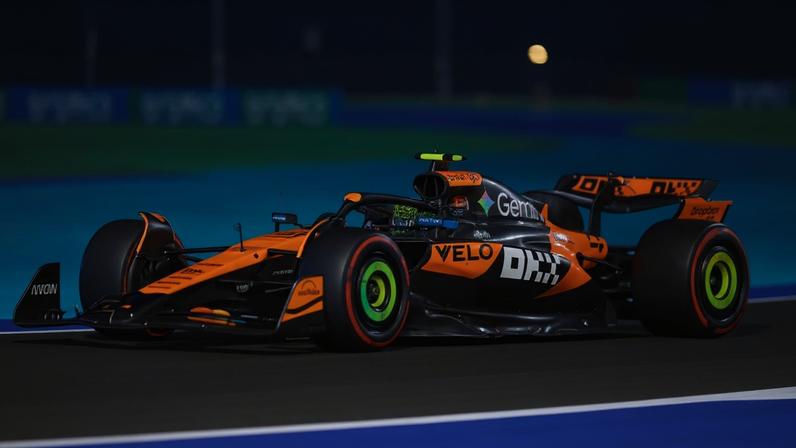 Lando Norris no GP do catar de F1 (Foto: Karim JAAFAR / AFP)