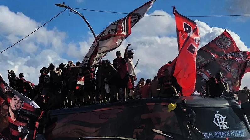 Torcida do Flamengo faz festa em "AeroFla" antes de final da Libertadores (Foto: Leonardo Bessa / Lance!)