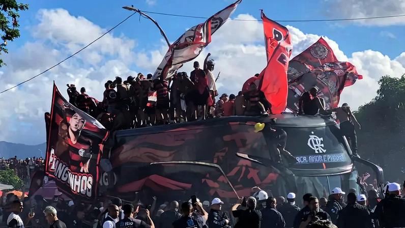 Torcida do Flamengo faz festa em "AeroFla" antes de final da Libertadores (Foto: Leonardo Bessa / Lance!)