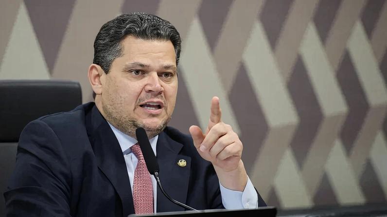 Davi Alcolumbre cobra envio de documento ao Senado. Foto: Saulo Cruz/Agência Senado