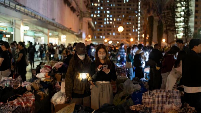 El complejo residencial Wang Fuk Court, arrasado por las llamas, este jueves en Hong Kong.