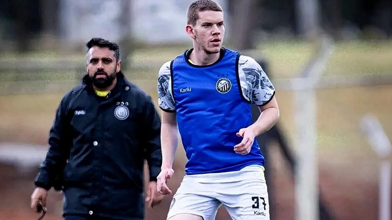 Bernardo tem 20 anos e assinou com o Operário-PR. Foto: Júnior Lins/OFEC