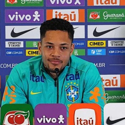 Vitor Roque elogia avião de Leila Pereira que vai levar jogador do Vasco