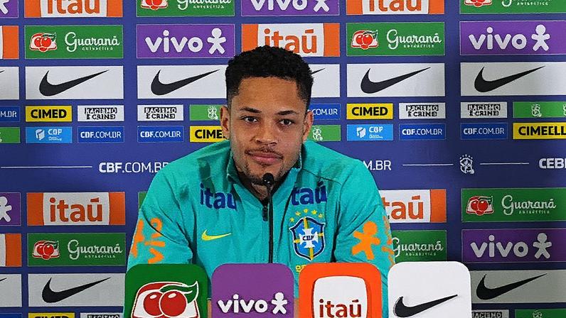 Vitor Roque em coletiva da Seleção (Foto: Reprodução)