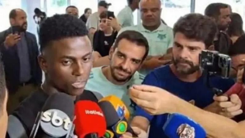 Néiser Villarreal desembarcou em Belo Horizonte nesta quarta-feira (26) (Foto: Reprodução TV Alterosa)