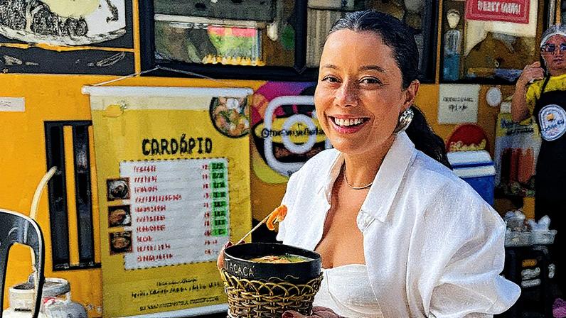 Daniela Filomeno na Ilha do Combu, que reúne comunidades ribeirinhas e restaurantes típicos • CNN Viagem & Gastronomia