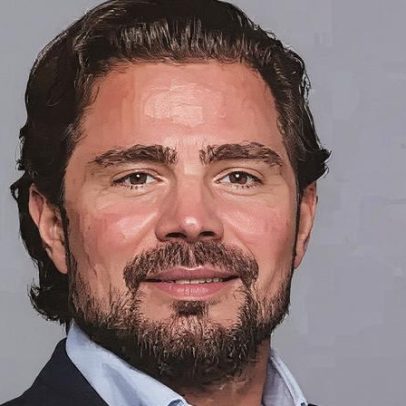 Dono do Banco Master, Daniel Vorcaro, deixa prisão com tornozeleira