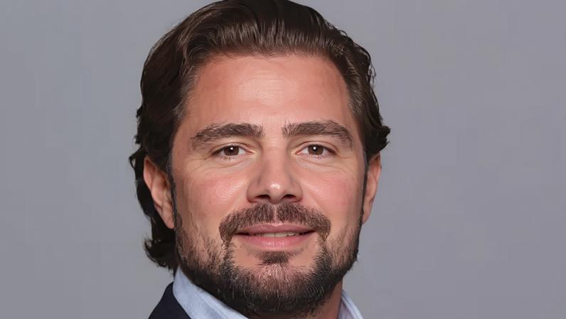 Daniel Vorcaro foi preso na operação que liquidou o Banco Master. Ele deixou a prisão no fim de semana. (Foto: Gurometal/Wikimedia Commons)