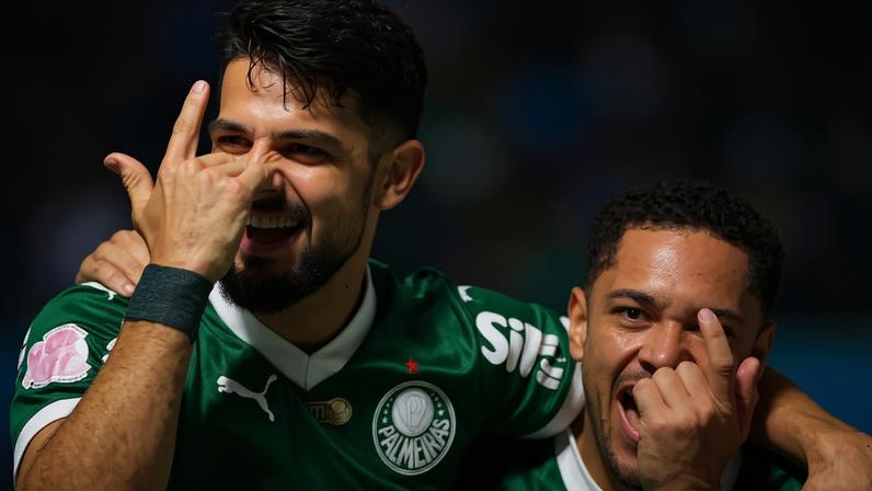 Flaco López e Vitor Roque, atacantes do Palmeiras (Foto: Cesar Greco/Palmeiras/by Canon)