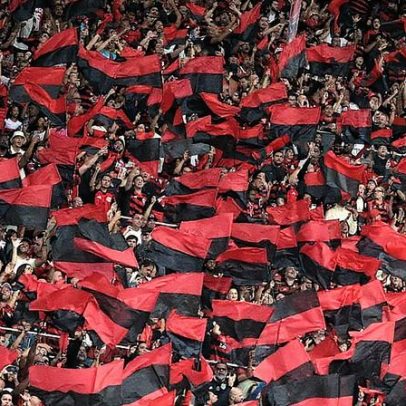 Flamengo desafia torcida na comemoração dos 130 anos
