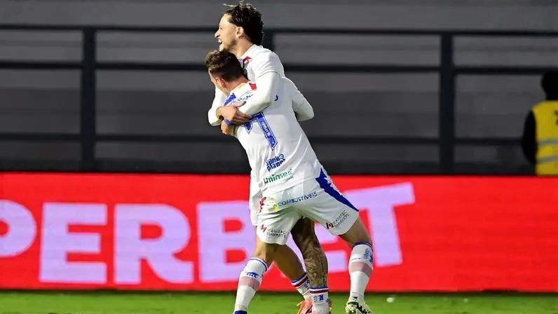 Jogadores do Fortaleza comemoram gol no Brasileirão (Foto: Eduardo Carmim/Photo Premium/Gazeta Press)