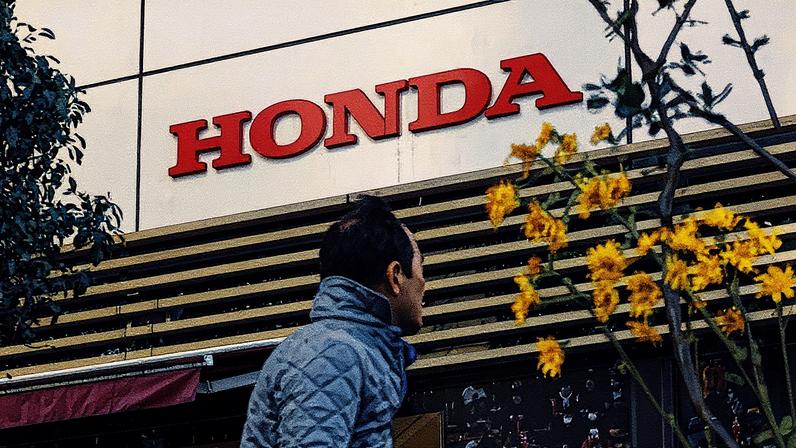 Honda corta previsão de lucro para o ano e prevê demanda mais fraca para elétricos | As tarifas do presidente Donald Trump sobre as importações de carros e peças também prejudicaram as perspectivas da empresa. (Foto: Kiyoshi Ota/Bloomberg)