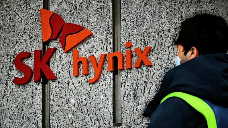 Mesmo com o bônus turbinado, parte dos funcionários da SK Hynix considerou o valor insuficiente, o que evidencia a pressão crescente por talentos (JUNG YEON/Getty Images)