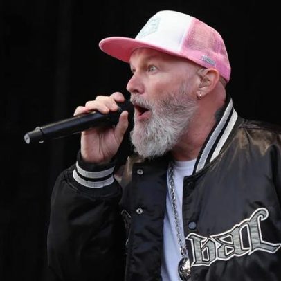 Limp Bizkit presta homenagem a Sam Rivers em show de retorno após a morte do baixista