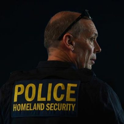 ICE oferece até US$ 280 milhões a empresas de rastreamento de imigrantes