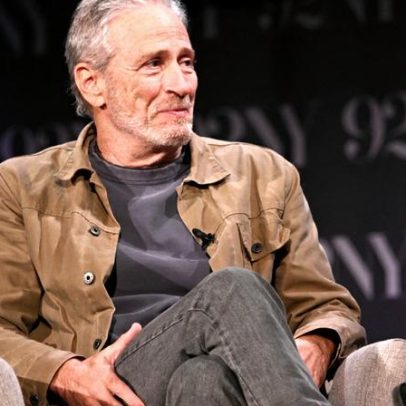 Jon Stewart toca com a banda Church and State no Stone Pony Club