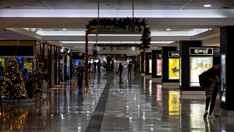 Trump anuncia fechamento total do espaço aéreo da Venezuela