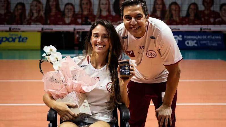 Julia Azevedo, baleada em assalto, fui ao jogo do Tijuca na Superliga (Foto: Thiago Mendes/Tijuca)