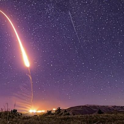Estados Unidos realiza teste de míssil balístico intercontinental