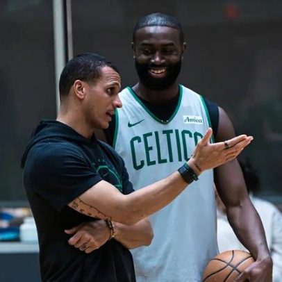 Celtics podem trocar dois jogadores por pivô