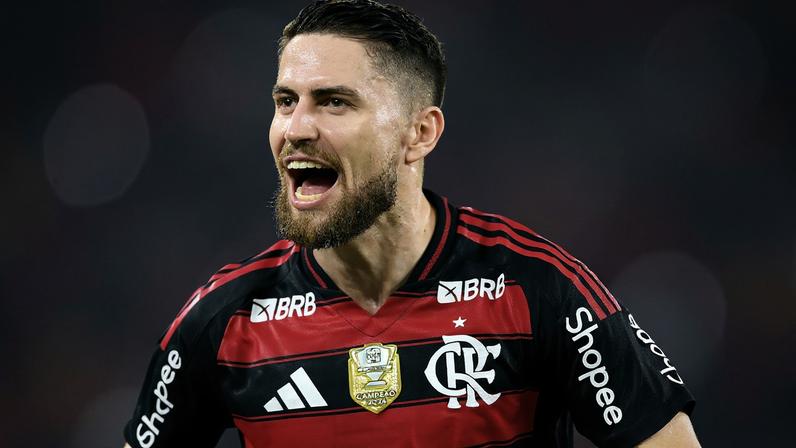 Jorginho jogador do Flamengo comemora seu gol durante partida contra o Bragantino (Foto: Alexandre Loureiro/AGIF/GazetaPress)