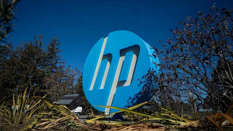 HP planeja cortar 6.000 empregos até 2028 após queda nas projeções de lucro | Expectativa é que a economia venha do uso de ferramentas de IA da HP em áreas como desenvolvimento de produtos. (Foto: Bloomberg)