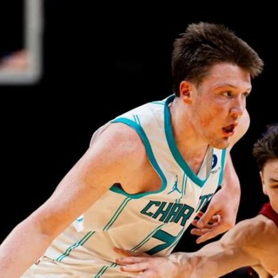 Kon Knueppel quebra recorde histórico pelo Charlotte Hornets