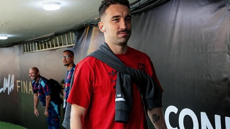 Léo Ortiz, do Flamengo, chega ao estádio para final da Libertadores (Foto: Adriano Fontes/Flamengo)