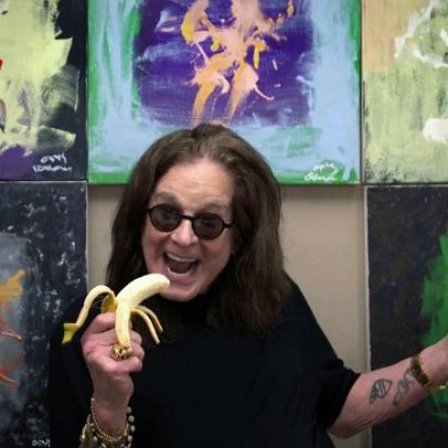 Coleção de pinturas de Ozzy Osbourne, feita com chimpanzés, estreia em Miami