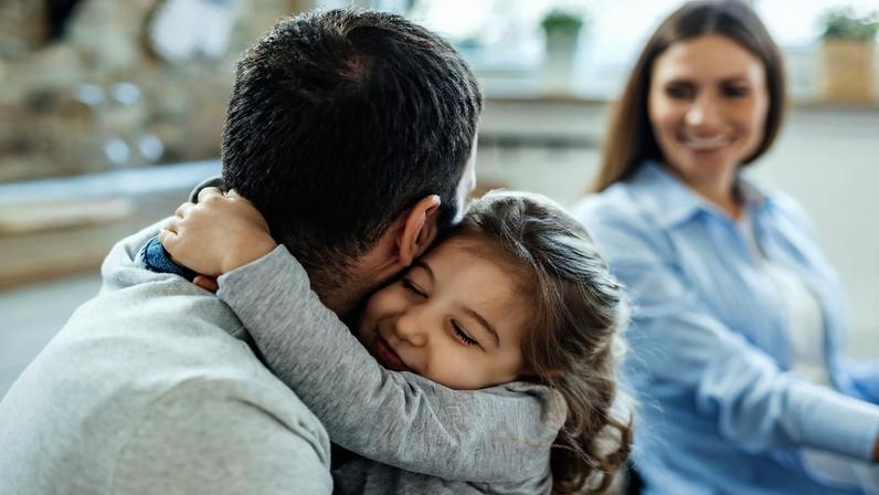 Pais guiados pela graça empregam autoridade e ternura na mesma medida - Foto: Freepik