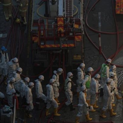 Sobrevivente de incêndio em Hong Kong diz que fumaça o engoliu ao abrir a porta
