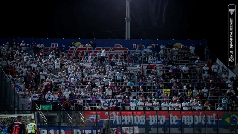 Torcida do Fortaleza na partida contra o RB Bragantino, valendo pelo Brasileirão (Foto: Mateus Lotif/Fortaleza EC)