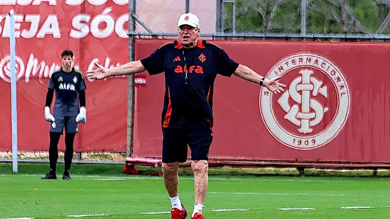 Abel Braga, técnico do Internacional, no primeiro treino na sua oitava vez no Beira-Rio (Foto: Ricardo Duarte/SC Internacional)