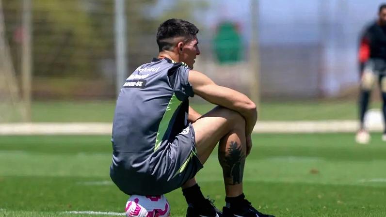 Sergio Rochet, goleiro do Internacional, descansa após atividade no CT Parque Gigante (Foto: Ricardo Duarte/SC Internacional)