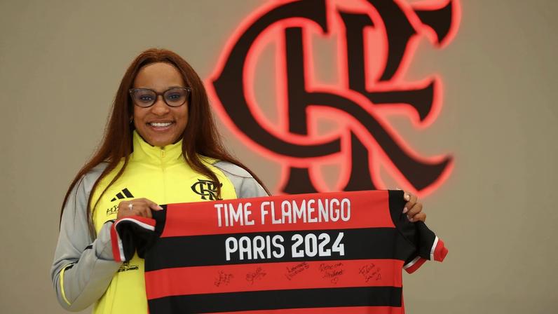 Rebeca Andrade homenageou o Flamengo nas redes sociais (Foto: Reprodução)