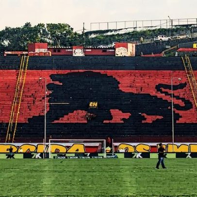 Jair Ventura muda a escalação de Vitória contra Internacional