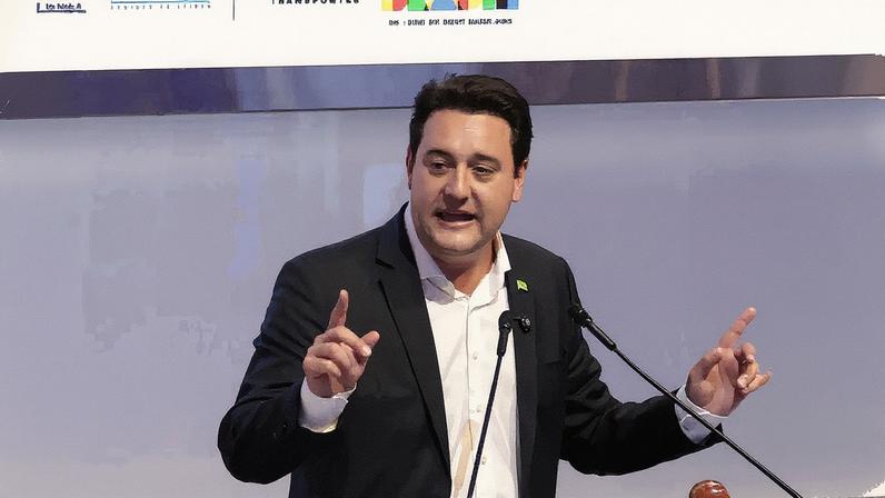 Ratinho Jr. vence Lula em todos os cenários pesquisados contra o presidente Lula. (Foto: Paulo Pinto / Agência Brasil)