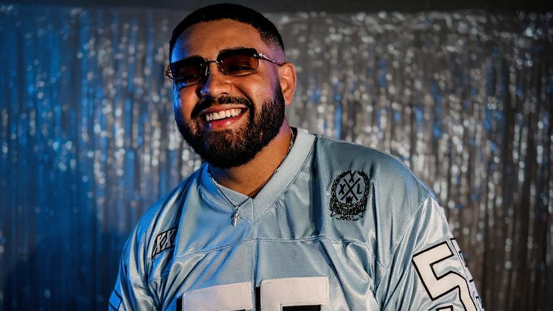 Silas Magalhães estética Y2K