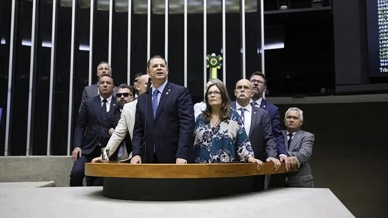 O líder do PL na Câmara dos Deputados, ao centro, Sóstenes Cavalcante. Foto: Kayo Magalhães