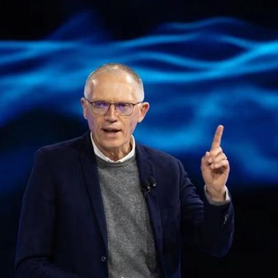 Líder da criação da Stellantis, instado a sair, mira o setor aéreo