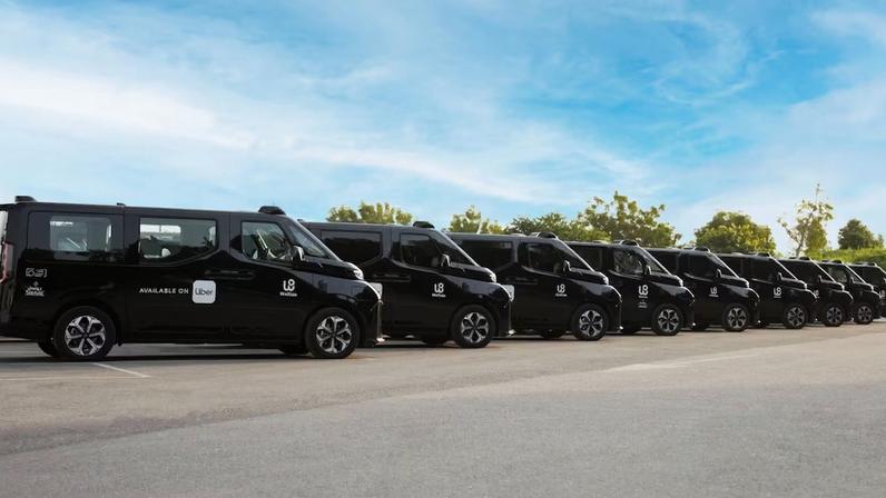 Uber começa a oferecer viagens sem motorista em Abu Dhabi com veículos da WeRide | Uber começa a oferecer viagens com motoristas de segurança em dezembro de 2024.
