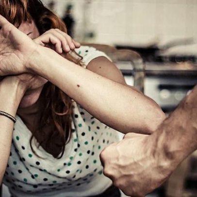 Fé que ajuda, mas silencia: por que mulheres evangélicas não denunciam violência