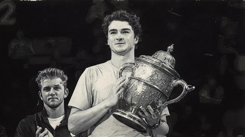 Com autoridade, João Fonseca venceu Fokina e se sagrou campeão do ATP da Basileia (Foto: Reprodução)