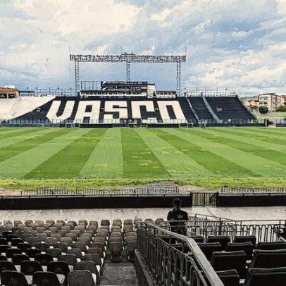 Vasco inicia substituição total do gramado de São Januário