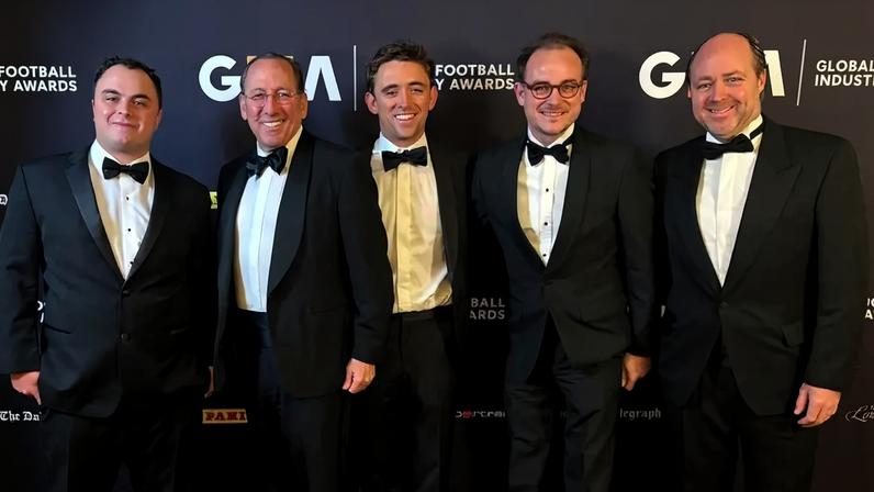 John Textor ao lado de representantes da Eagle Football Group (Foto: Divulgação)