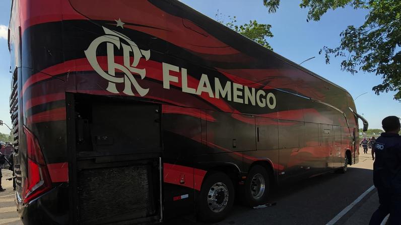 AeroFla termina em confusão e ônibus do Flamengo é danificado