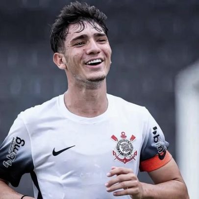 Corinthians assina aditivo com joia da base; irmão firma contrato de formação